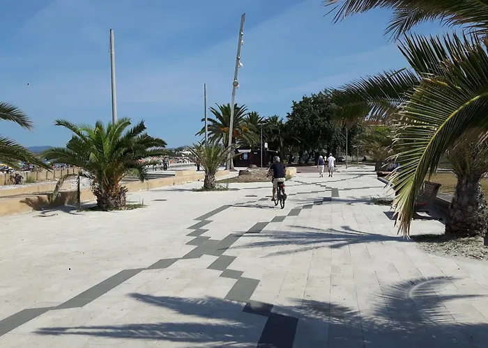 酒店 阿尔盖罗假日酒店 3*