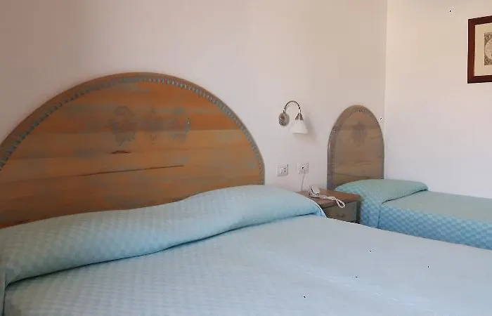 阿尔盖罗假日酒店 酒店 3*